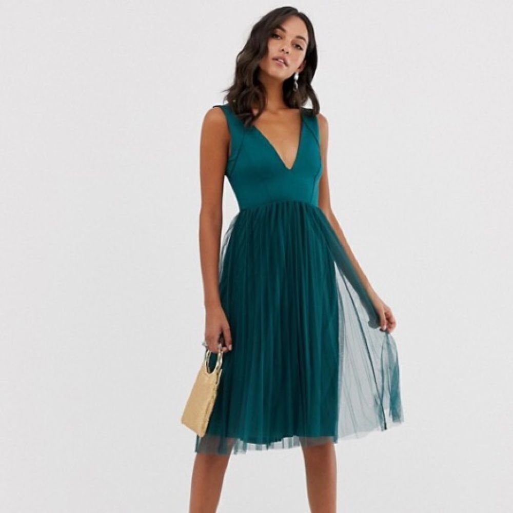 ✨ HP✨Zara deep V neck hunter green chiffon dress✨